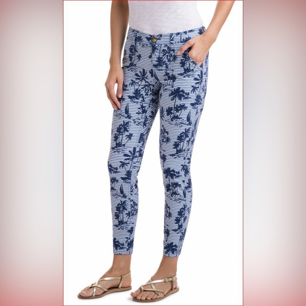 Vineyard Vines Blue and White Tropical Print Pants ☮️